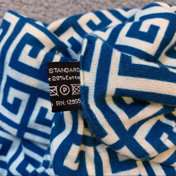 The Royal Standard Infinity Scarf - Picture 5 of 5